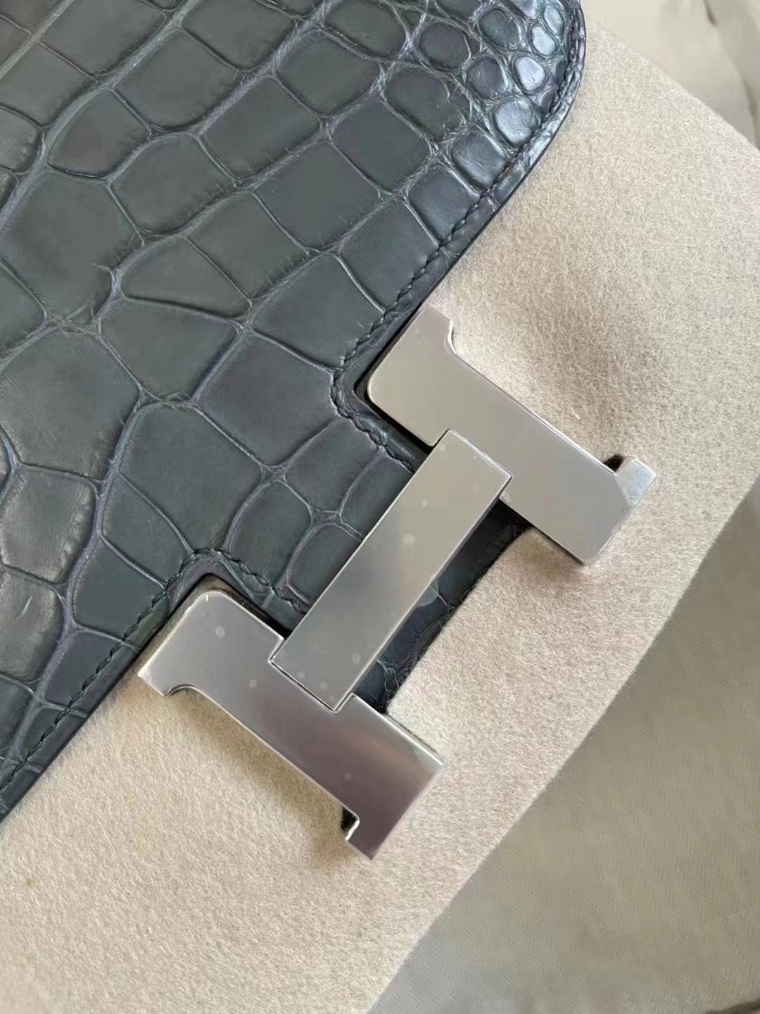 에르메스 콘스탄스24 블랙 은장 악어가죽